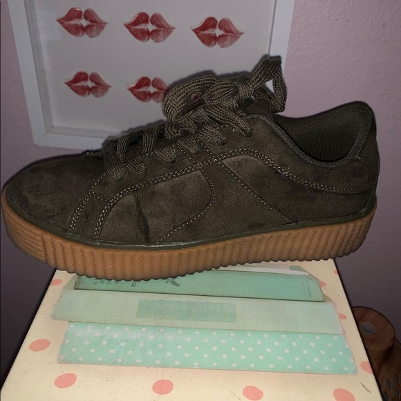 Shoes - Picture 2 of 4